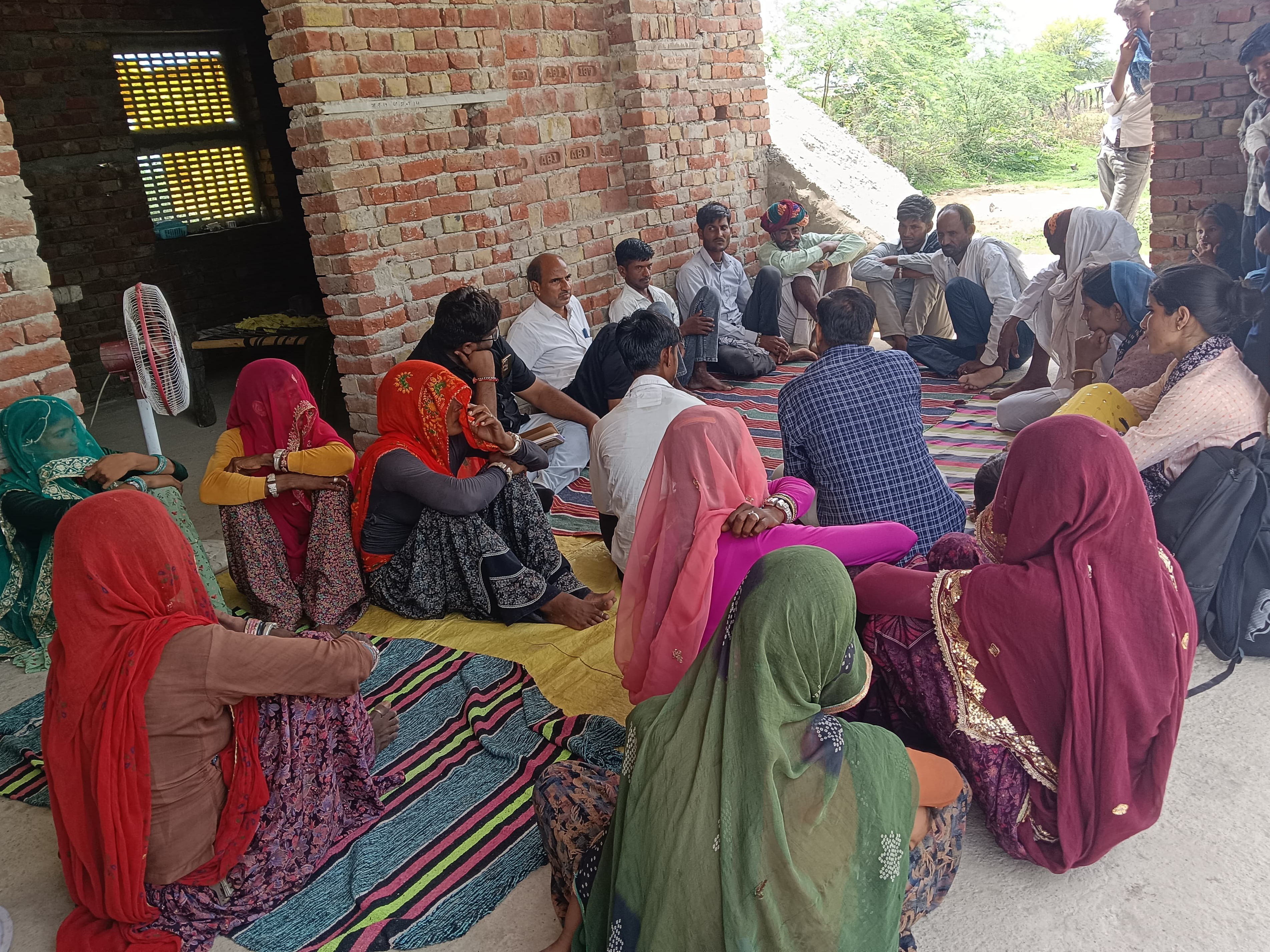 घर-घर जाकर लाभार्थी महिलाओं से संवाद; ग्रामीण बोले- आजीविका मजबूत हुई|माधोराजपुरा (जयपुर),Madhorajpura (Jaipur) - Dainik Bhaskar