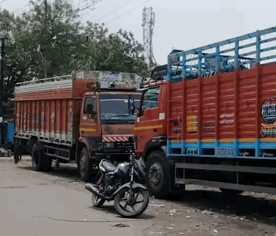 हड़ताल के चलते ट्रकों के चक्के जाम रहे, लोडिंग अनलोडिंग प्रभावित हुई