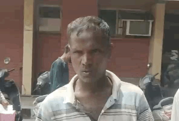 जानकारी देते हुए पीड़ित