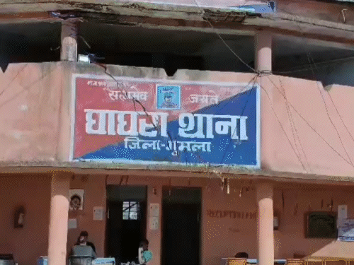 पंचायत ने आरोपी पर लगाया एक लाख का जुर्माना, 20 हजार लेकर की मटन-दारू पार्टी|गुमला,Gumla - Dainik Bhaskar