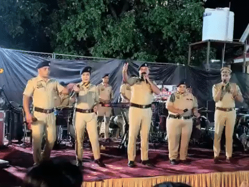 हिमाचल पुलिस बैंड हॉरमनी ऑफ द पाइंन प्रस्तुति देते हुए। -फाइल फोटो।