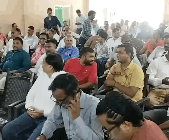 ट्रांसपोर्टरों ने मीटिंग कर आगे की रणनीति पर चर्चा की