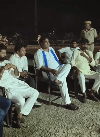 12 जुलाई की रात धौलपुर के गजपुरा चौराहे पर गुर्जर के समाज के लोगों की प्रशासन के साथ बात हुई।