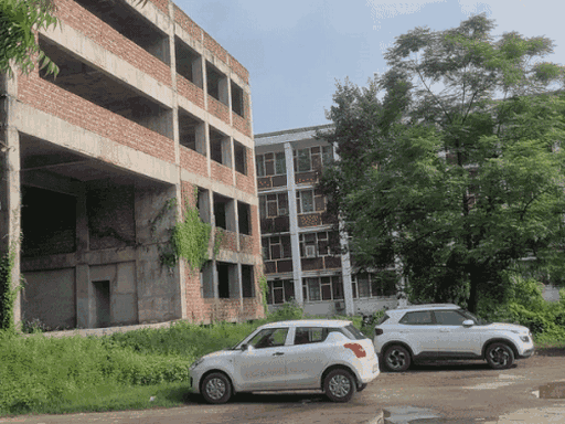 केयू की अधूरी पड़ी न्यू एडम ब्लॉक बिल्डिंग। (फाइल फोटो)