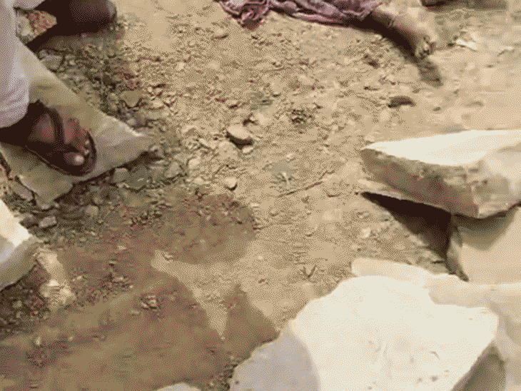 हादसे में महिला और पुरुष समेत तीन की मौके पर मौत हो गई।