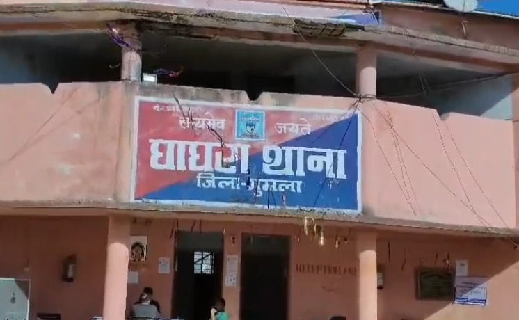 पंचायत के कुछ लोगों ने यह दिखाने की कोशिश की कि वे न्याय कर रहे हैं, लेकिन असल में वे मामले को दबाने में लगे थे।