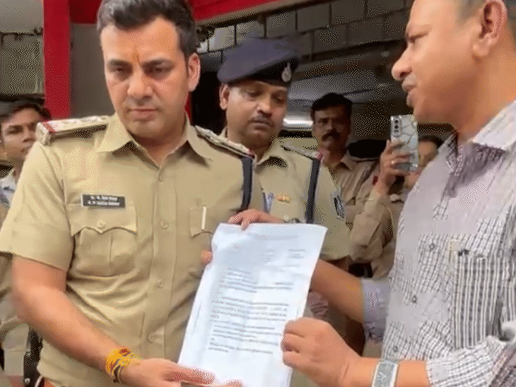 आरोपियों की गिरफ्तारी को लेकर सौंपा ज्ञापन