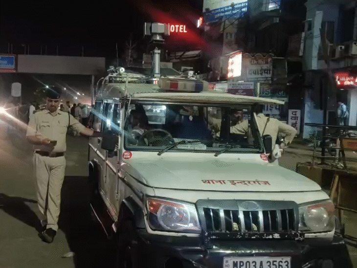 चौराहों पर पुलिस की नजर।