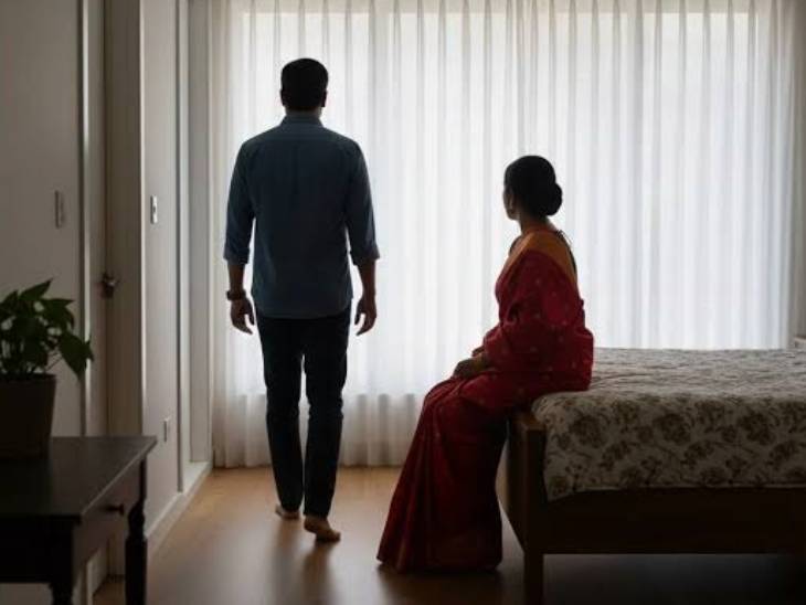 महिला ने बताया- जब मैं अपने पति से बात करने की कोशिश करती थी, तब वह कोई ना कोई बहना बना करके चले जाते थे।