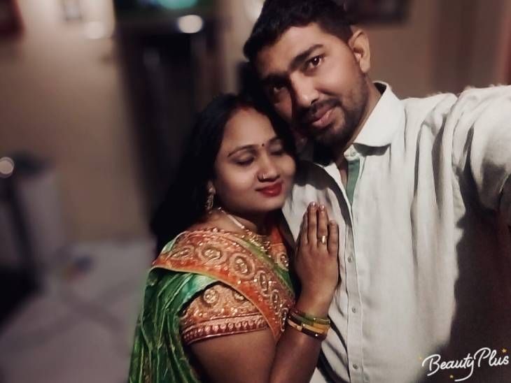 उर्मीला सैनी अपने पति अखिलेश सैनी के साथ।