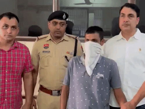 पानीपत पुलिस ने सोमवार को कोर्ट में पेश किया, जहां से उसे रिमांड पर लिया गया।