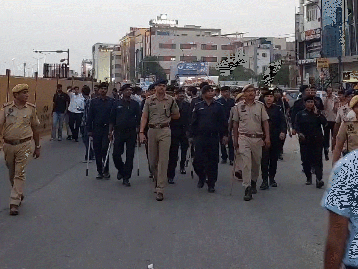 पैदल मार्च के दौरान बड़ी संख्या में वाहन चालकों को परेशानी का सामना करना पड़ा।