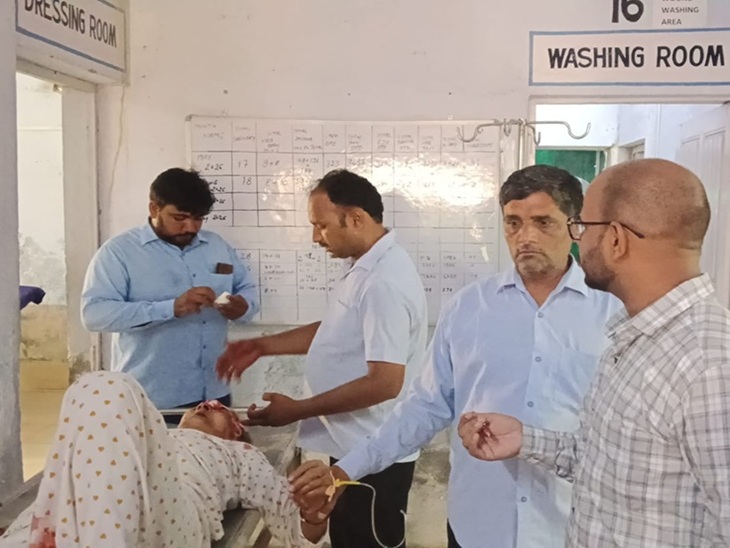 बुजुर्ग महिला की मौत, दूसरी घायल; भिवानी में सत्संग में जा रहे थे|भिवानी,Bhiwani - Dainik Bhaskar