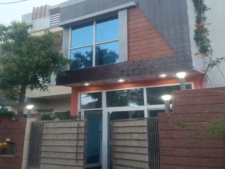 भाजपा नेता का घर, जहां चोरी हुई
