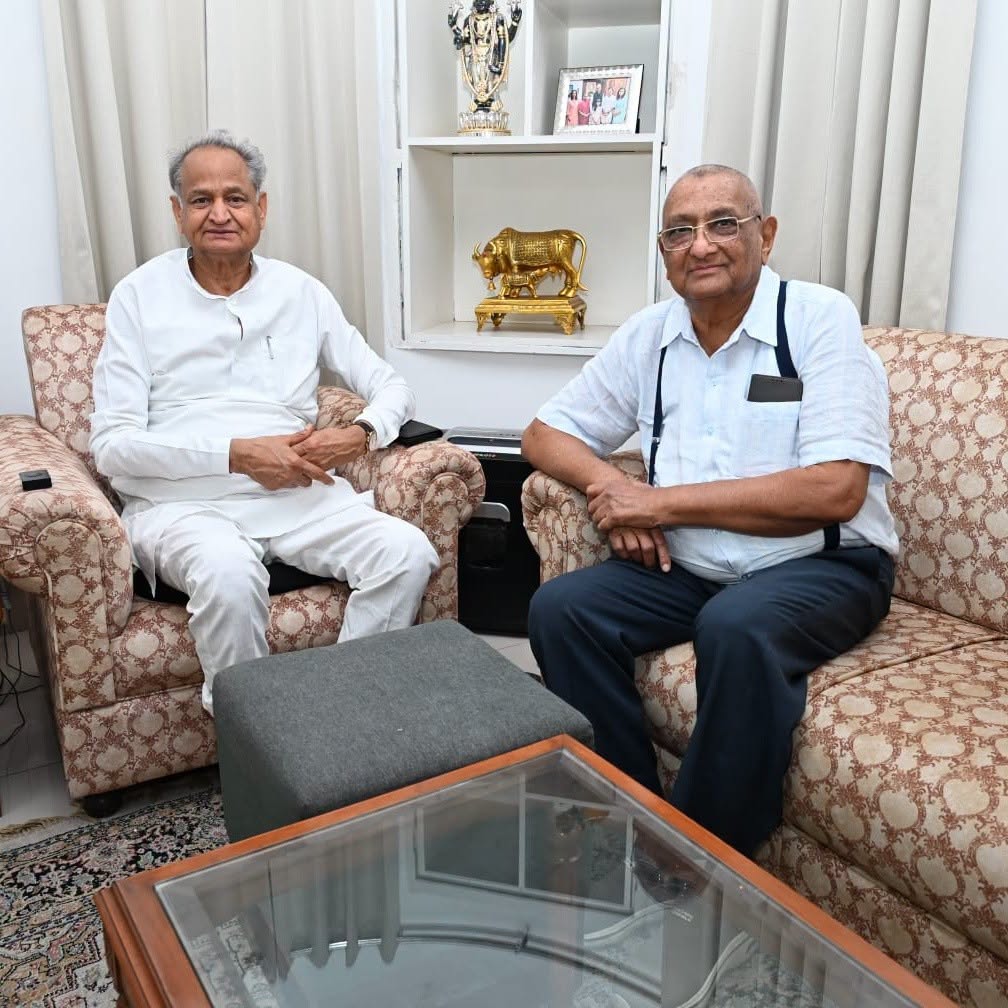 एक सप्ताह पहले पूर्व सीएम अशोक गहलोत से उनके निवास पर केसी मालू ने मुलाकात की थी।