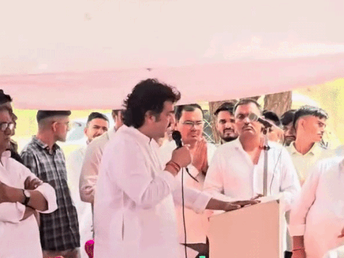 जोधपुर में एक कार्यक्रम में पोस्टर विवाद पर अपना पक्ष रखते भाजपा नेता कुलदीप बिश्नोई। - Dainik Bhaskar