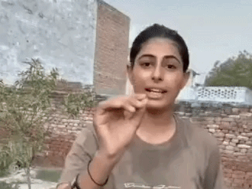 जींद की ड्राइवर छोरी ने कहा जो लोग छोटी बच्चियों और बेटियों के साथ गलत काम करते हैं, उनका भी ऐसा ही इलाज किया जाए।