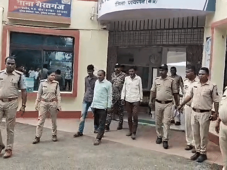 पुलिस ने तीनों आरोपियों को गिरफ्तार कर पूछताछ की तो तांत्रिक क्रिया की बात सामने आई।