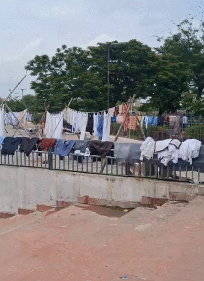 धोबी समुदाय का कहना है कि उनके सामने भी मजबूरी है।