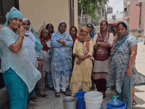 जनस्वास्थ्य विभाग को 24 घंटे का अल्टीमेटम; बोलीं-समाधान नहीं हुआ तो रोड जाम करेंगे|रोहतक,Rohtak - Dainik Bhaskar