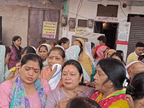 सुप्रीम कोर्ट का फैसले आने के बाद महिलाएं फूट-फूटकर रोने लगीं।