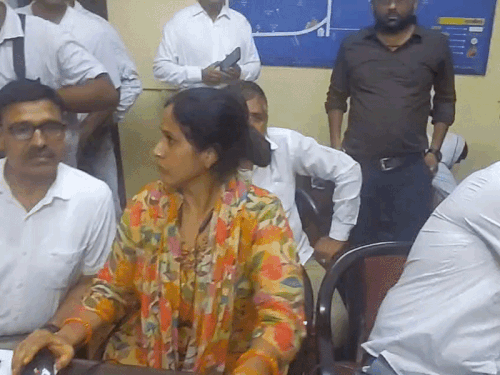 एसीबी की टीम आरोपी एएसआई से अरावली विहार थाने में पूछताछ कर रही है।