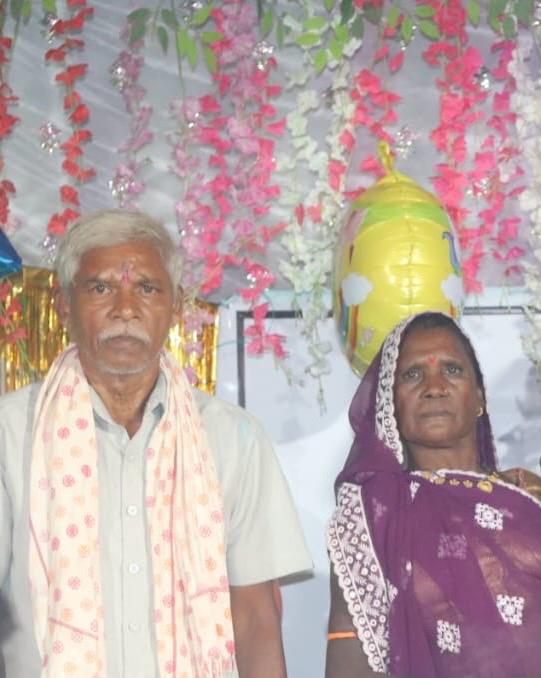 मंगलूराम राठिया (65) पत्नी पुनई बाई राठिया के साथ खेती के लिए क्रोंधा गांव आए थे।