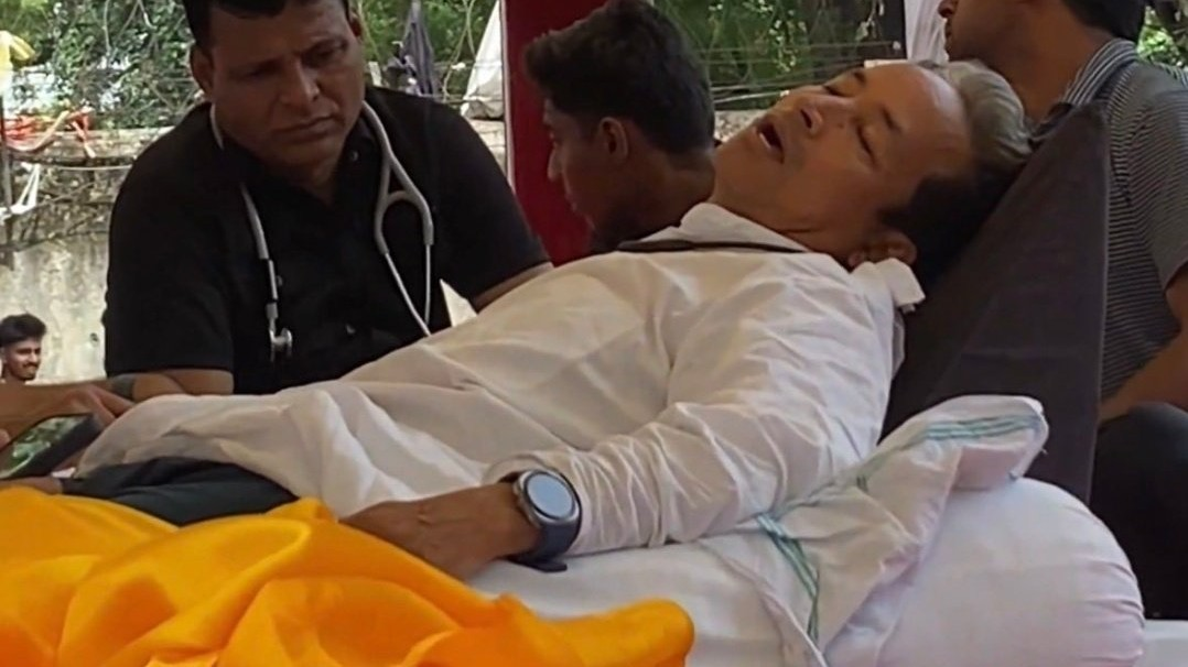 भूख हड़ताल में सोनम वांगचुक का लगभग 8.2 किलोग्राम वजन कम हो गया है।