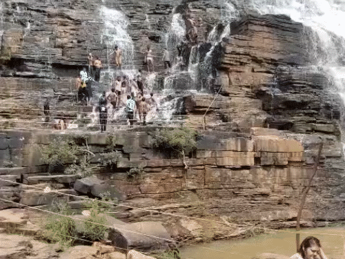 छत्तीसगढ़ के बस्तर में कांगेर घाटी राष्ट्रीय उद्यान स्थित तीरथगढ़ का वाटरफॉल।