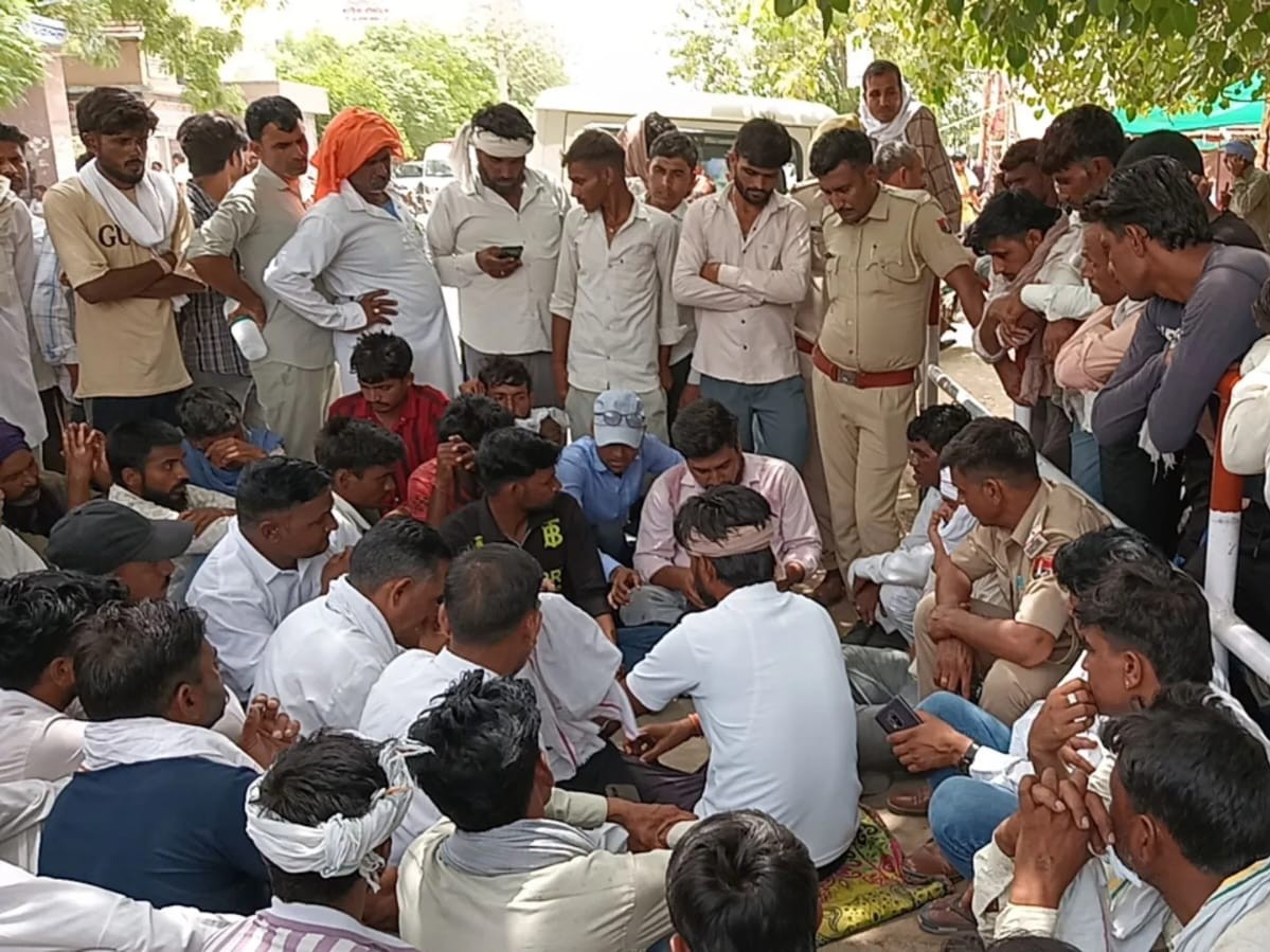 पुलिस ने परिजनों से समझाइश की, जिसके बाद धरना समाप्त किया गया।