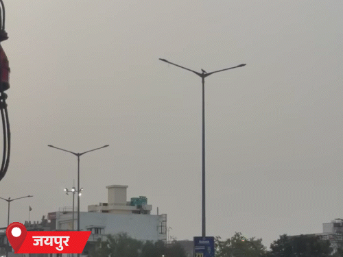जयपुर में बुधवार को मौसम साफ रहा, जिले में गर्मी और उमस का असर भी रहा।