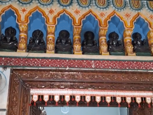 भगवान जगन्नाथ की रथयात्रा से पहले एक अनोखी परंपरा निभाई जाती है।