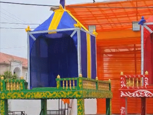 ओडिशा के कलाकारों ने तीनों रथों को तैयार कर लिया है।