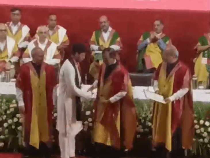फाइव ईयर अंडरग्रेजुएट प्रोग्राम के रित्विक शंकर को मिला डायरेक्टर गोल्ड मेडल। यह एयरोस्पेस इंजीनियरिंग के स्टूडेंट हैं।