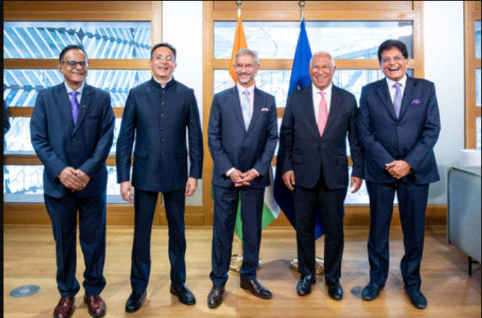 1 नवंबर 1993 को मास्ट्रिच संधि के तहत EU को स्थापित किया गया है।