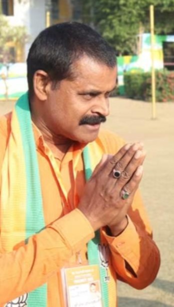 पुलिस ने पहाड़ पर कब्जे में एफआईआर में भाजपा नेता और प्रधान शंकरालाल पांडेय का नाम सबसे ऊपर लिखा है।