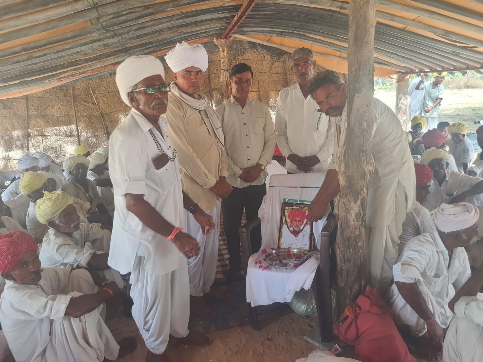 चौहान परिवार ने दिए 22 हजार रुपये, छात्रावास को सौंपी सहायता राशि