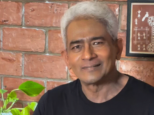 अतुल कुलकर्णी 'रंग दे बसंती', 'हे राम' और 'द गाजी अटैक' समेत कई फिल्मों में नजर आ चुके हैं।