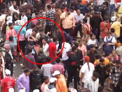 रथयात्रा में भगदड़ पाहिंडी रस्म के दौरान हुई, जब भगवान के विग्रह रथ पर लाए जा रहे थे। - Dainik Bhaskar