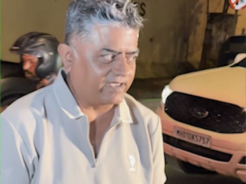 गजराज राव भी टीम को बधाई देने पहुंचे.
