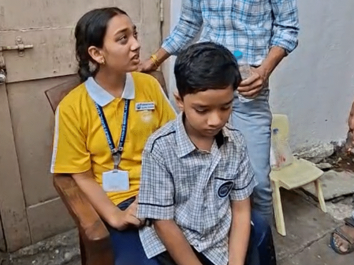 जब बच्चे स्कूल से घर पहुंचे तो उन्होंने अपनी मां का शव देखा. इसके बाद उन्होंने अपने दादा को फोन कर जानकारी दी.