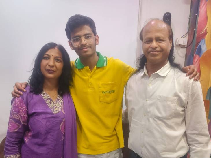 माता-पिता के साथ आराध्य गर्ग।