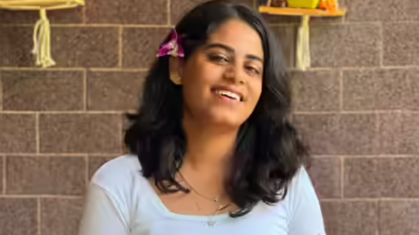 अमृता, धनुष और सूर्या के परिवार भी एक-दूसरे को जानते थे।