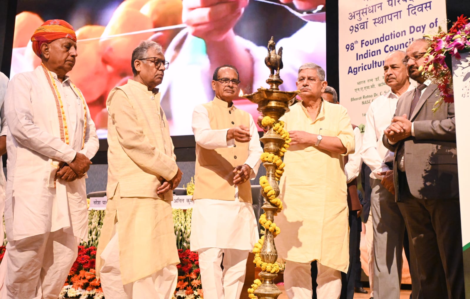 कार्यक्रम के दौरान केंद्रीय मंत्री शिवराज सिंह चौहान।