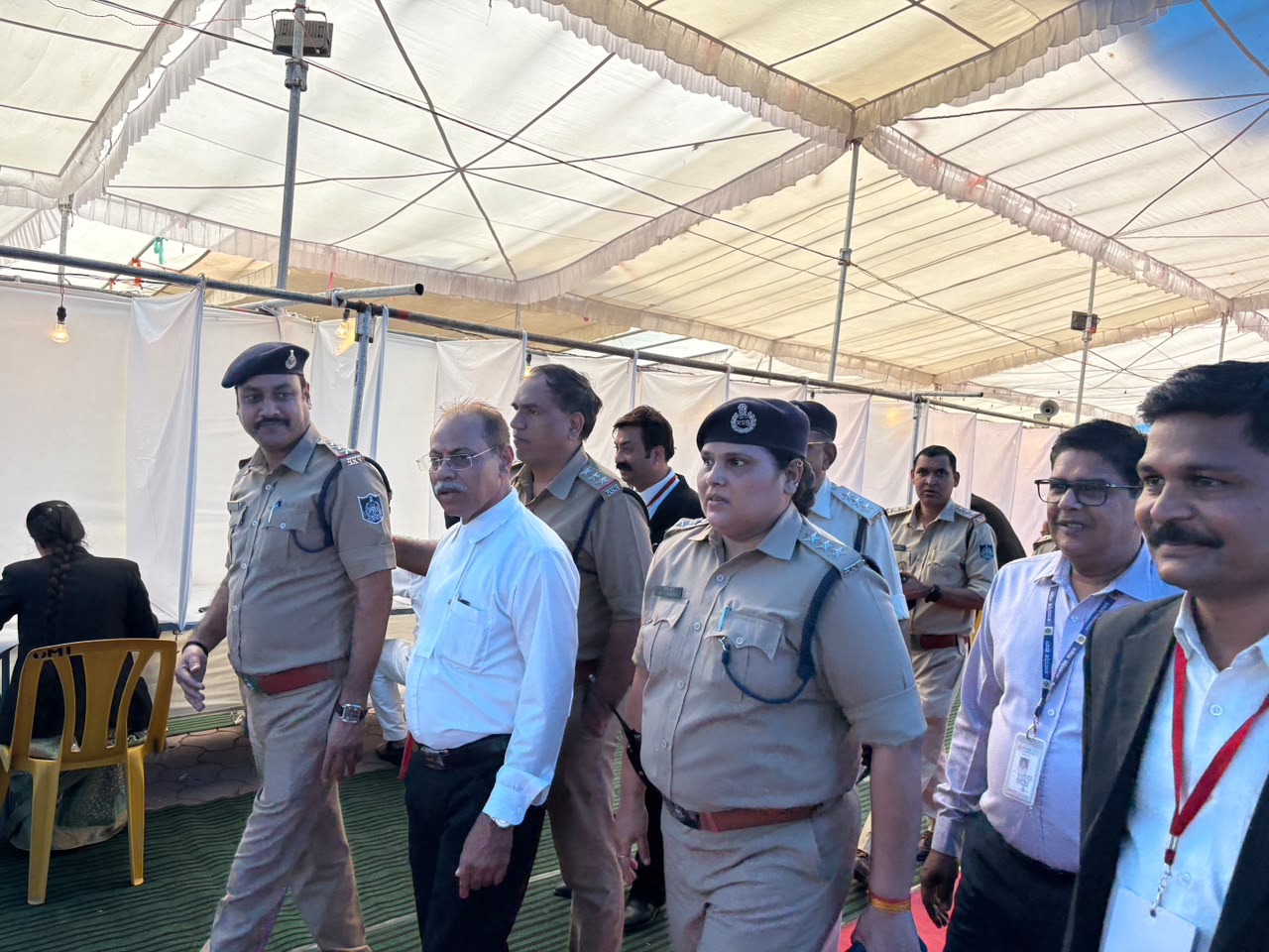 पुलिस एवं प्रशासनिक अमला भी मौजूद।