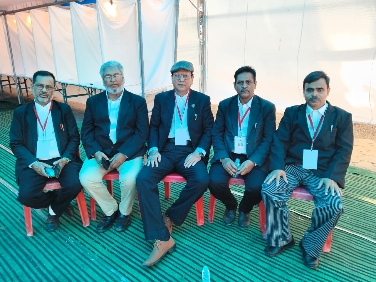 जिला बार एसोसिएशन के द्विवार्षिक चुनाव के लिए गुरुवार को जिला न्यायालय परिसर में उत्साह के साथ मतदान जारी।