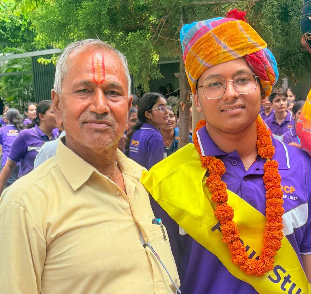 सरकारी स्कूल के प्रिंसिपल के बेटे ने भी सफलता हासिल की