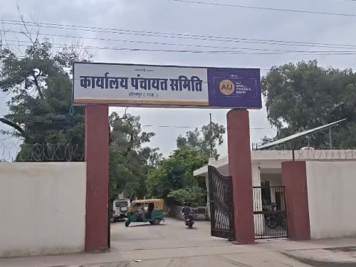 फर्म को धौलपुर जिले की पंचायतों में काम करना था। टेंडर के बावजूद कोई काम नहीं किया।