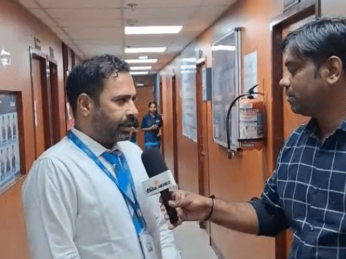 साइंस फैकल्टी के डॉ. अमराराम पटेल ने बताया- नीट पेपरलीक से कई स्टूडेंट तनाव में आ गए थे। ऐसे बच्चों के घर जाकर उन्हें मोटिवेट किया था।