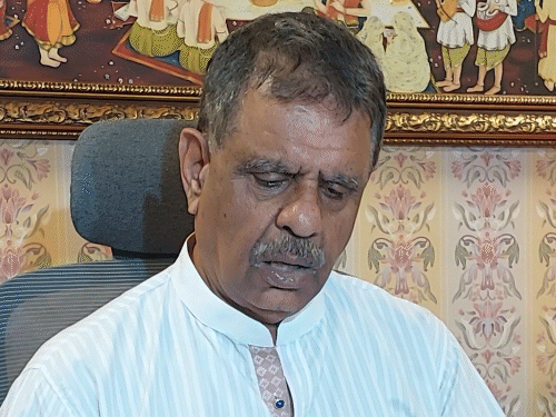 चिकित्सा मंत्री गजेंद्र सिंह खींवसर बोले- भ्रष्टाचार के खिलाफ कार्रवाई जारी है।